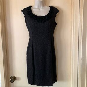 London Times black jacquard sheath dress with rosette collar size 2P